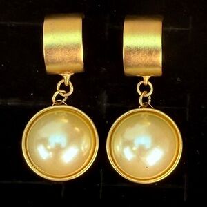 Vintage brushed goldtone, faux pearl weighted pierced earrings